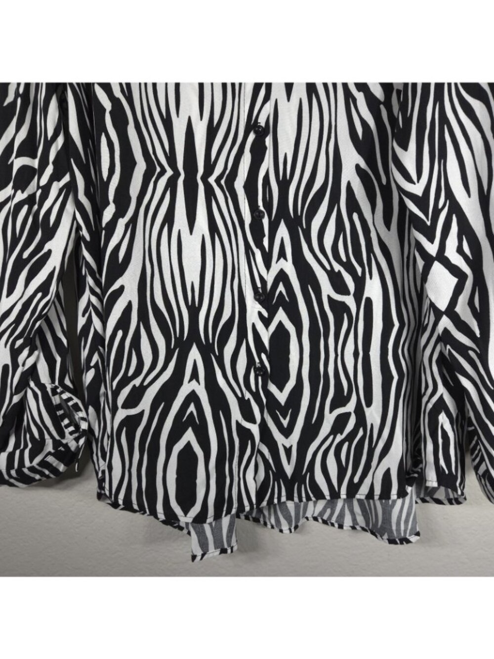 Big Dart Women Button Up Shirt 2X Long Sleeve Zebra Print High Low Black White - Picture 5 of 16
